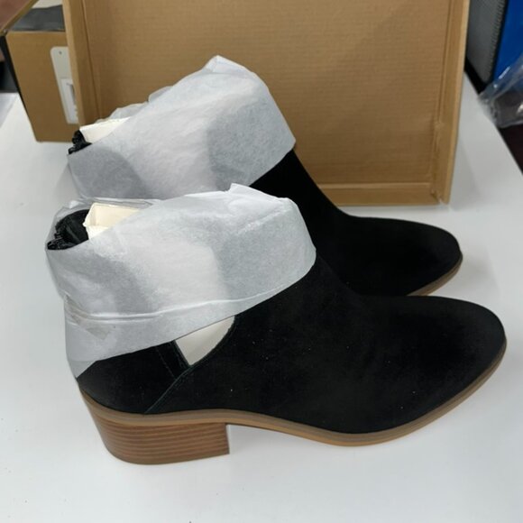 New in the Box Steve Madden Women's Lancaster Bootie in Black Suede Size 9 - Picture 2 of 6